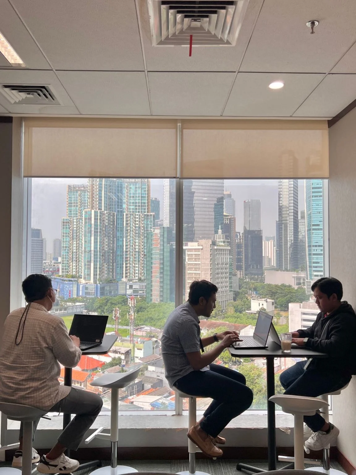 CDT Window-Side Hotdesks